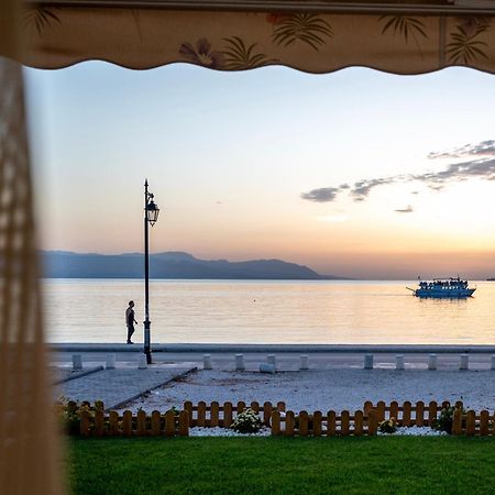 Loutraki Sea Sunset Apartment Bagian luar foto