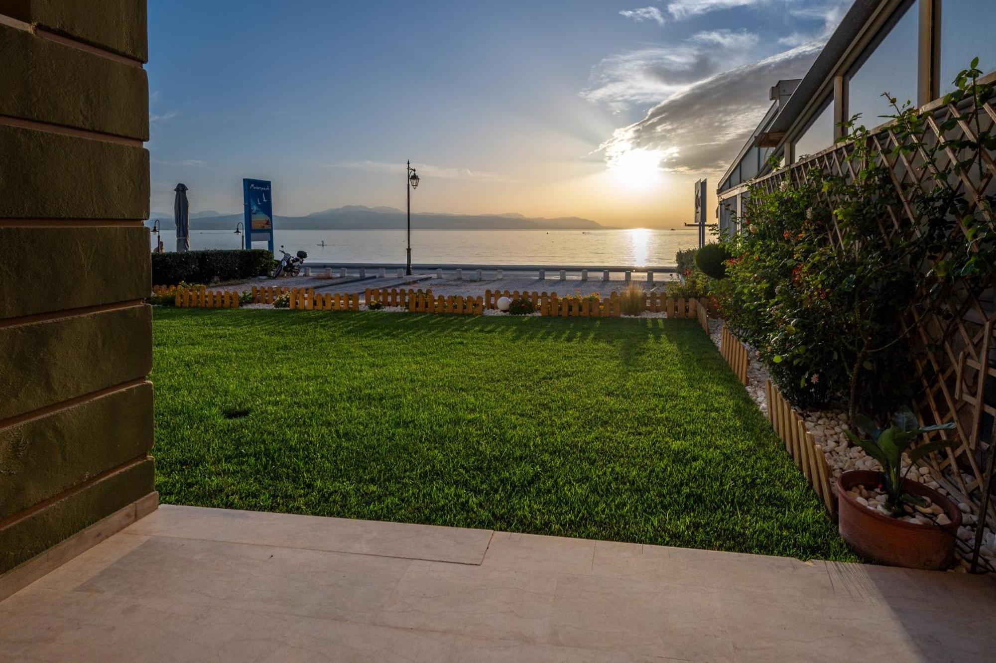 Loutraki Sea Sunset Apartment Bagian luar foto