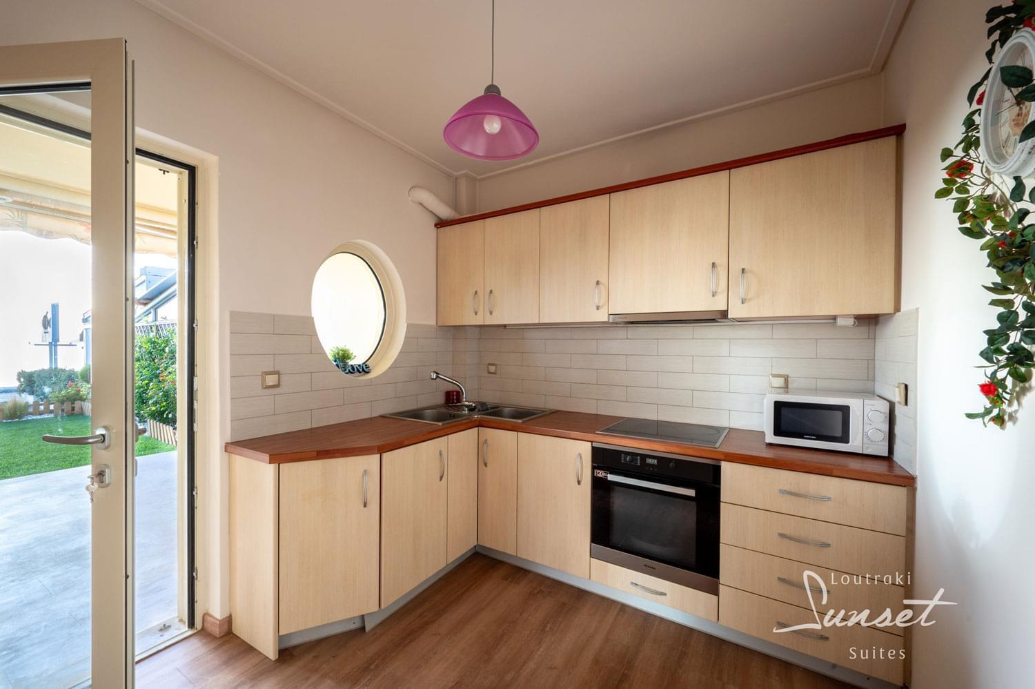Loutraki Sea Sunset Apartment Bagian luar foto
